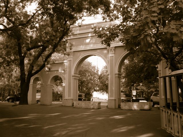 Сегодня арка без букв